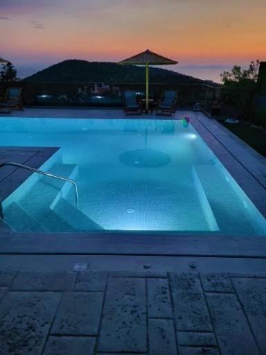 "Stergiou Luxury Apartment 2Nd Floor" Με Κοινη Πισινα Saronida Esterno foto